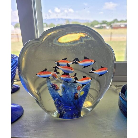 Vintage Large Clear Art Glass Fish Aquarium Paperweight - Picture 1 of 11